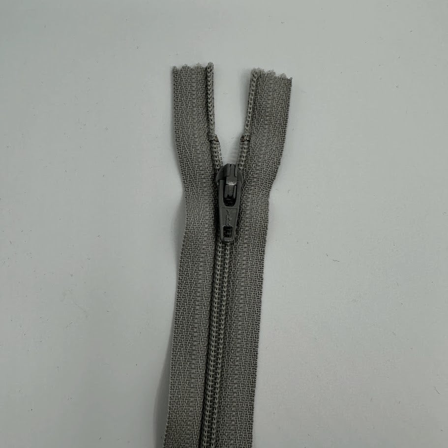 Lightweight Close-End Zipper #3 58cm (23") - Grey
