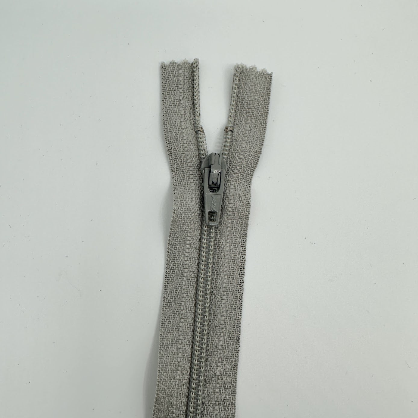 Lightweight Close-End Zipper #3 54cm (21.5") - Light Grey